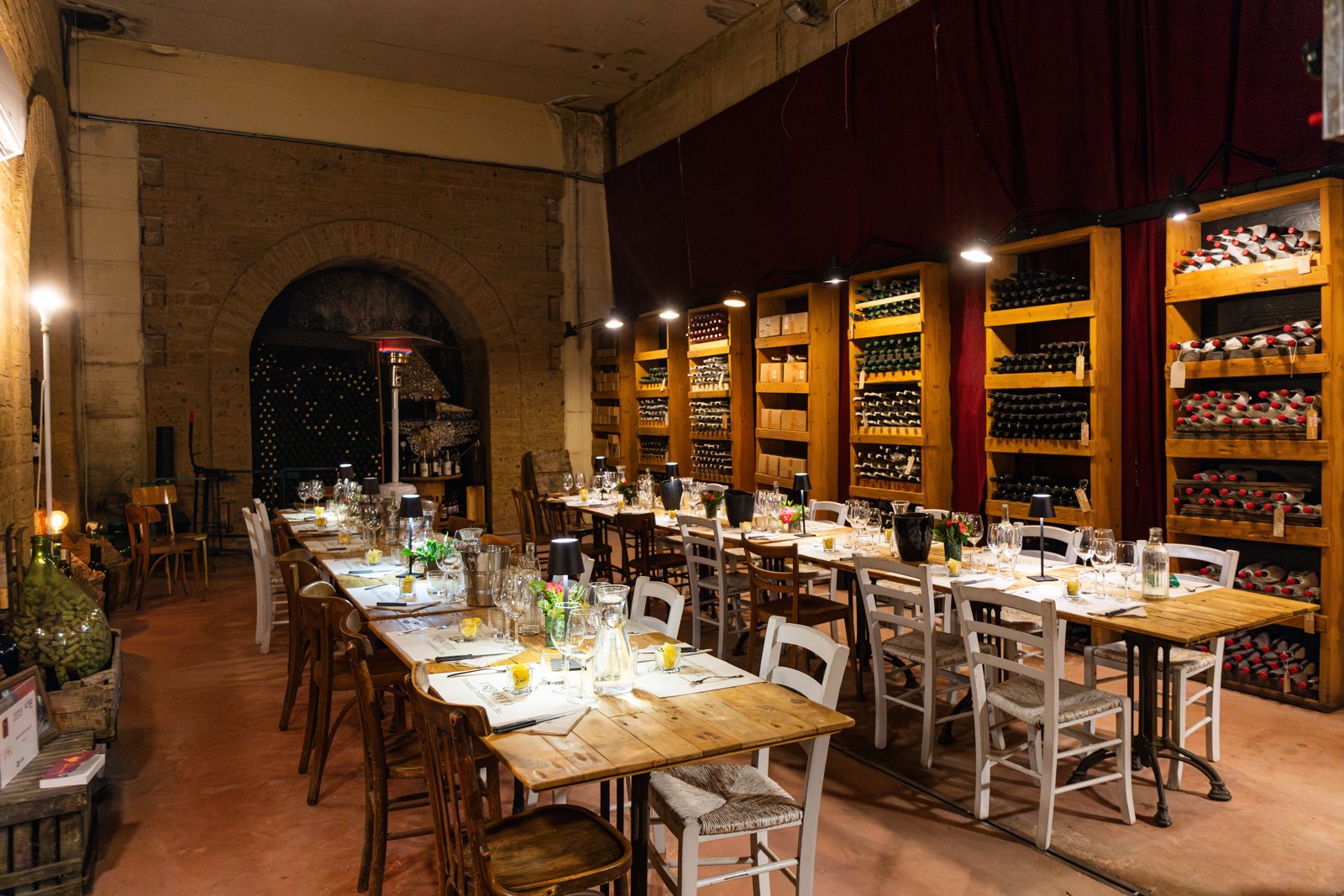 Sala degustazioni di Trebotti apparecchiata